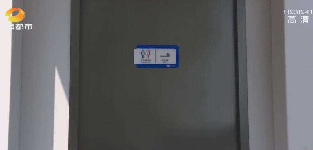 DƬ